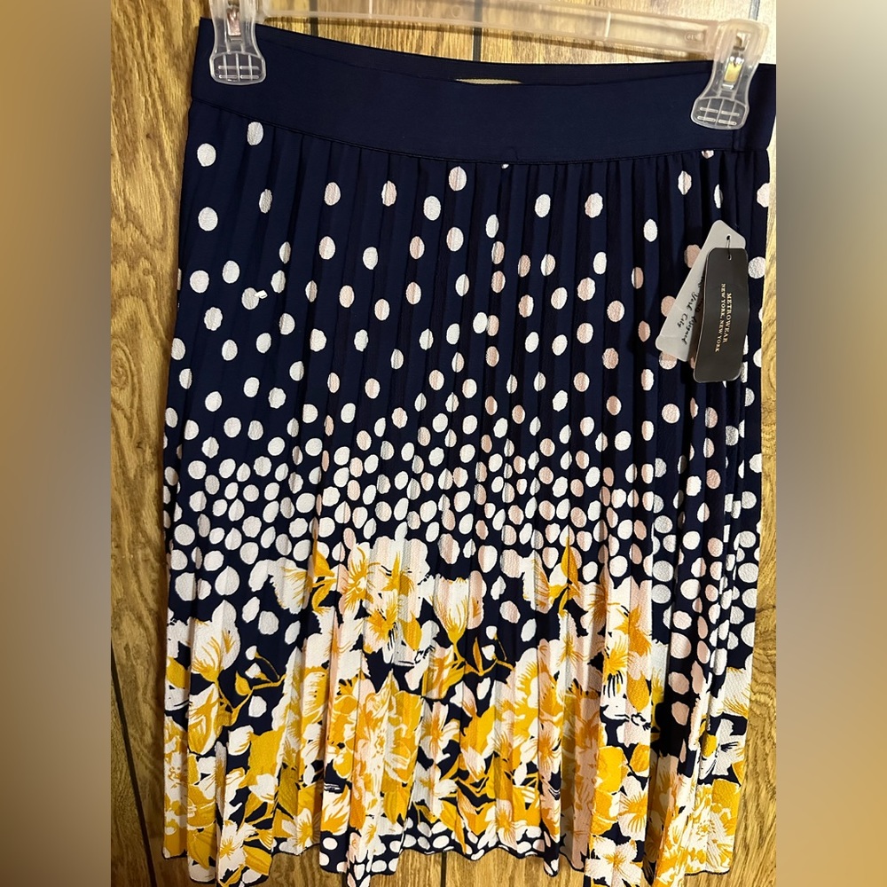 Metrowear Skirt size M